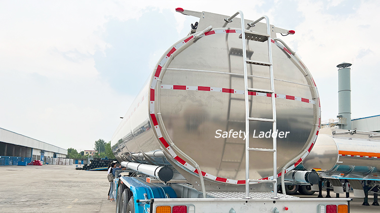 3 Axle 45000 Liters Aluminum Petrol Tanker Trailer for Sale in Benin