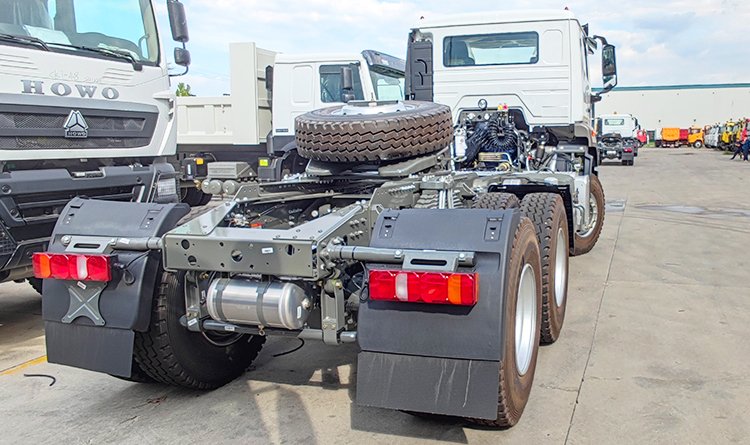 Sinotruk Howo 6x4 Tractor Truck for Sale in Benin