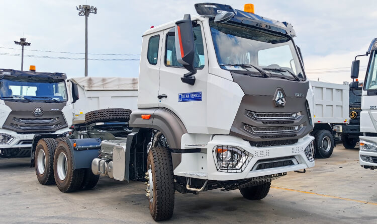 Sinotruk Howo 6x4 Tractor Truck for Sale in Benin